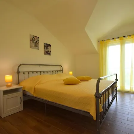 House Gloria Vrbnik (Primorje-Gorski Kotar)